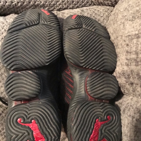 Lebron 16 “fresh bred” size 9 - Picture 2 of 4